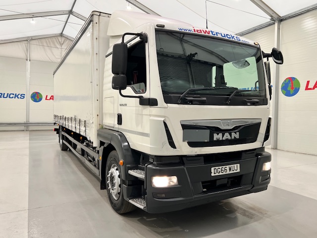 MAN TGM 18.250 4×2 Sleeper Cab Curtainsider