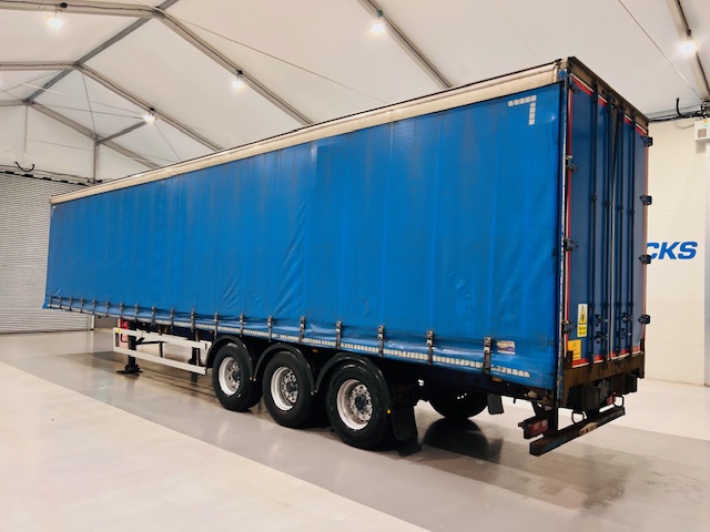 SDC Tri Axle Curtainsider Trailer