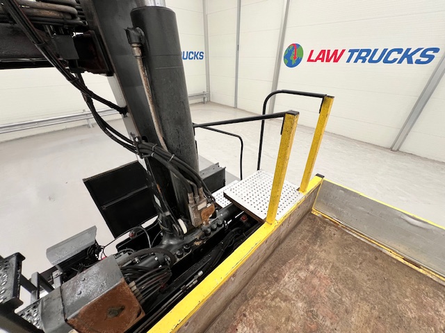 Mercedes Axor 2529 Rear Lift Brick Grab Manual