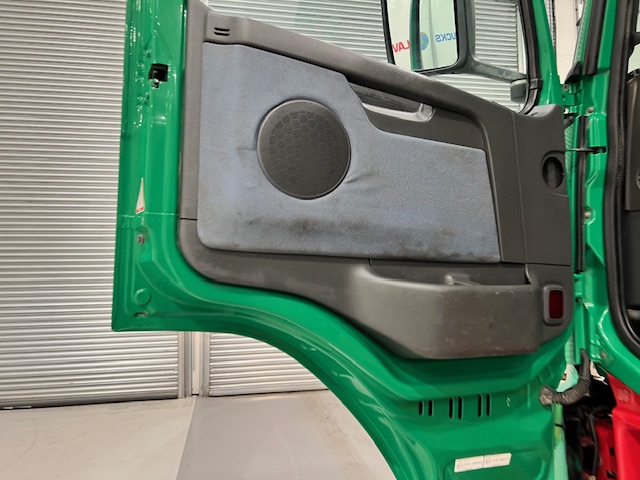 Volvo FM 400 8×4 Day Cab Tipper