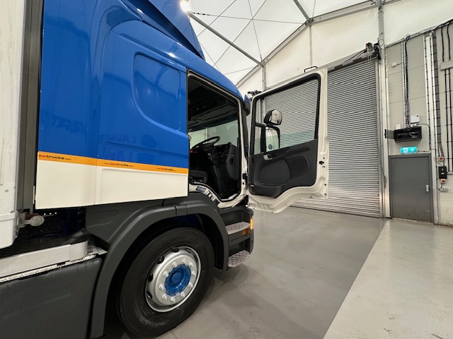 Scania P250 4×2 Sleeper Cab Fridge Box