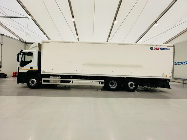 Iveco Stralis 310 AT 6×2 Box Van