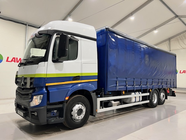 Mercedes Actros 2530 6×2 Sleeper Cab Curtainsider