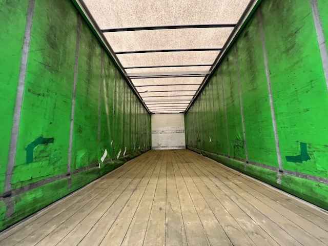 Mercedes Actros 2536 6×2 Sleeper Cab Curtainsider