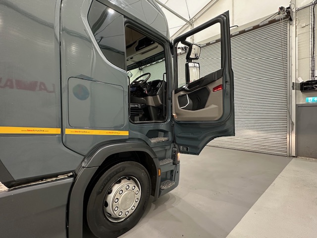 Scania R450 6×2 Midlift Highline Tractor Unit