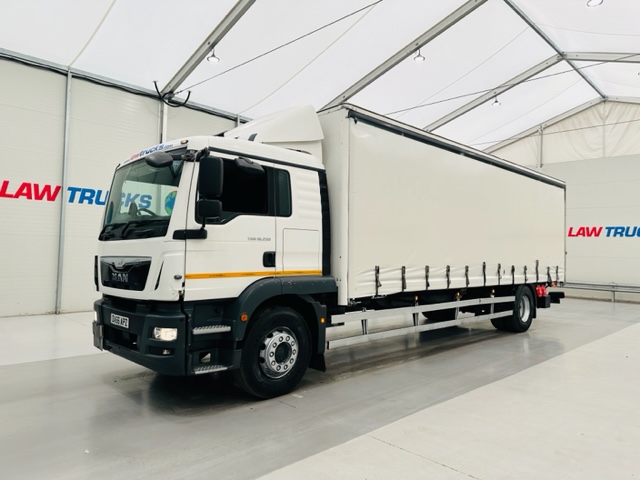 MAN TGM 18.250 Sleeper Cab Curtainsider