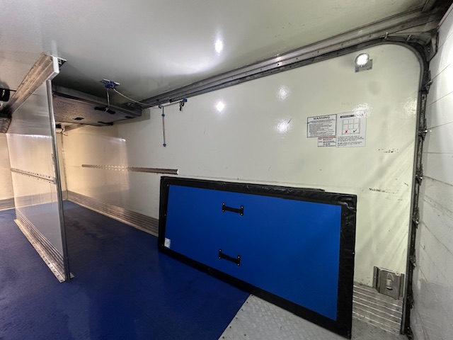 DAF CF 370 6×2 Sleeper Cab Fridge Box