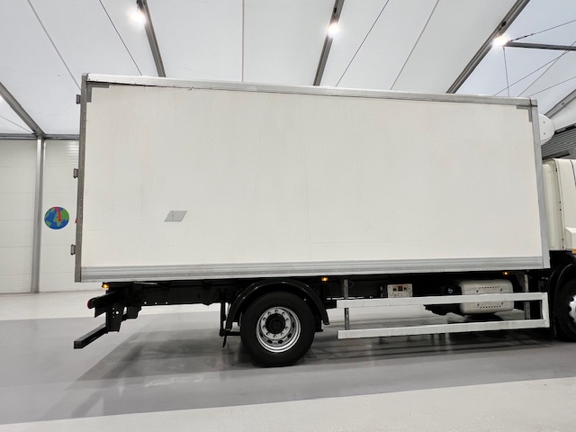 DAF CF 260 4×2 Day Cab Fridge Box
