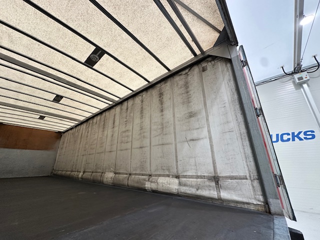 DAF CF 330 6×2 Rear Lift Sleeper Cab Curtainsider
