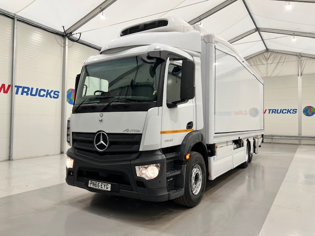 Mercedes Antos 2540 6×2 Rear Lift Day Cab Fridge Box