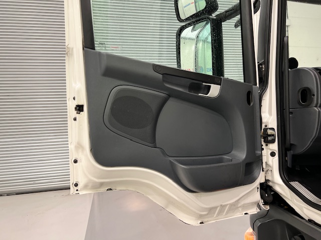 Scania P280 6×2 Rear Lift Day Cab Fridge Box