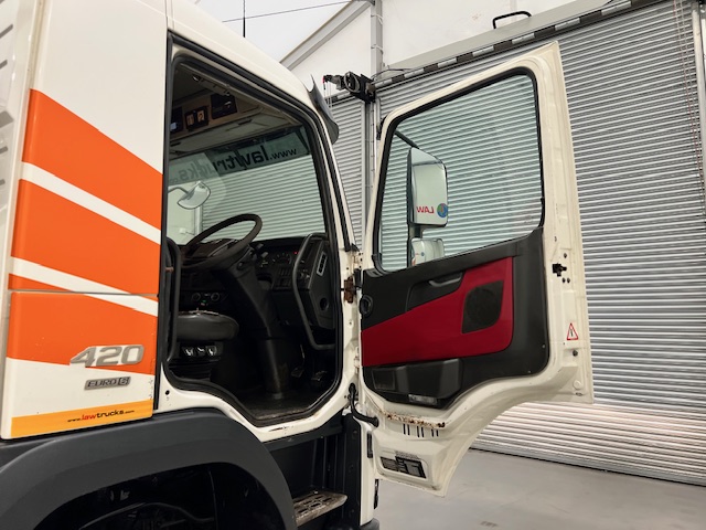 Volvo FMX 420 8×4 Day Cab Steel Tipper