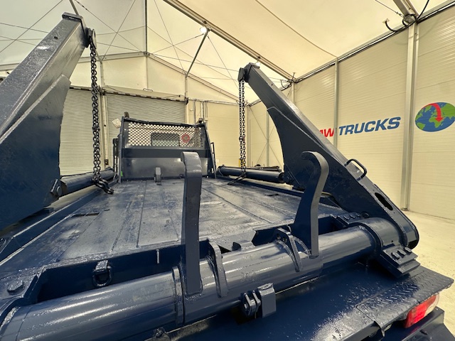 Scania P250 4×2 Day Cab Skip Loader