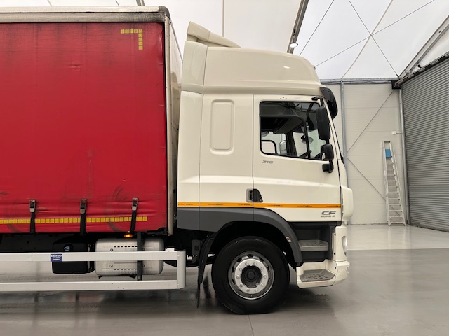 DAF CF 310 Sleeper Cab Curtainsider