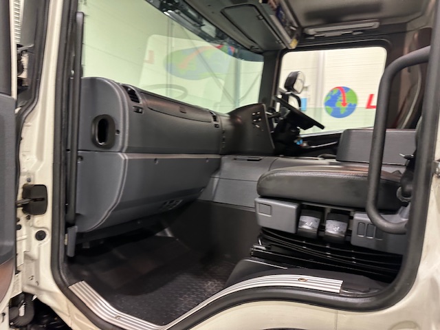 Scania P280 6×2 Rear Lift Day Cab Fridge Box