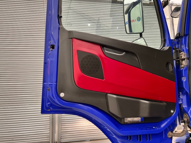 Volvo FM 410 8×4 Day Cab Steel Tipper