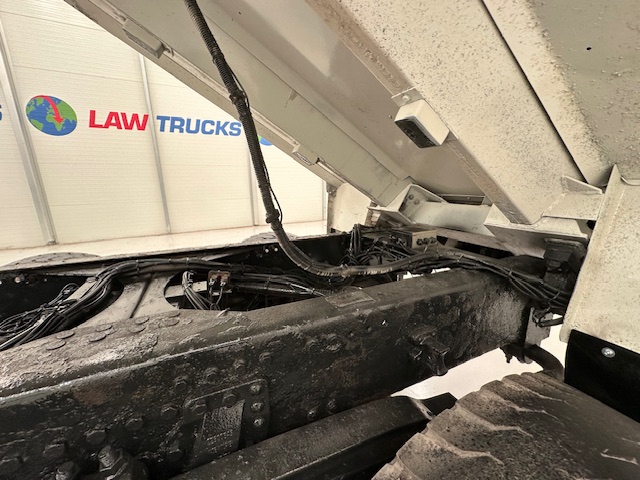 Volvo FM 410 8×4 Sleeper Cab Tar Spec Tipper