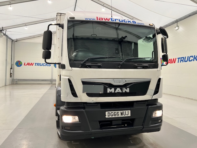 MAN TGM 18.250 4×2 Sleeper Cab Curtainsider