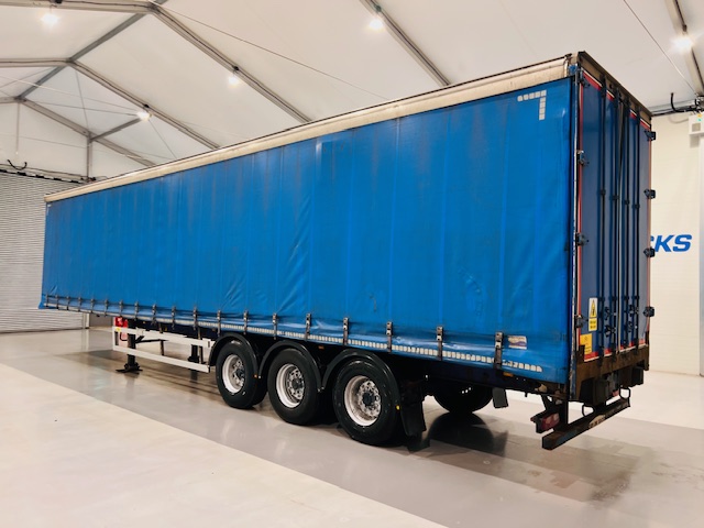 SDC Tri Axle Curtainsider Trailer