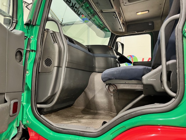 Volvo FM 400 8×4 Day Cab Tipper