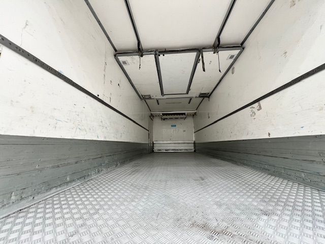 Mercedes Actros 1824 4×2 Sleeper Cab Fridge Box