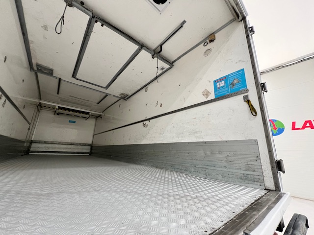 Mercedes Actros 1824 4×2 Sleeper Cab Fridge Box