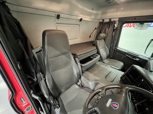 Scania P230 4×2 Sleeper Cab Curtainsider