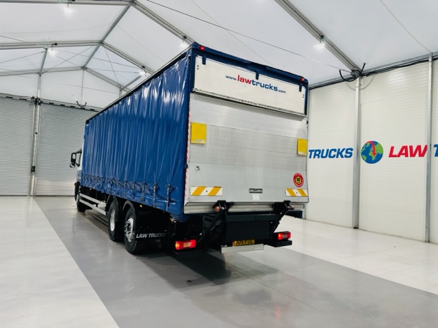 Volvo FM 300 6×2 Sleeper Cab Curtainsider