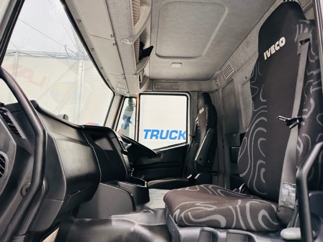 Iveco Stralis 310 AT 6×2 Box Van