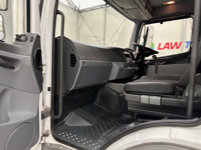 Mercedes Axor 1824 Day Cab Curtainsider Manual