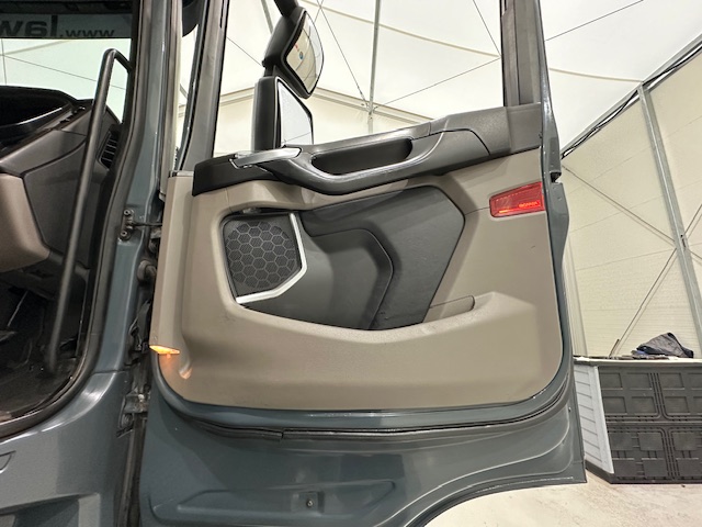 Scania R450 6×2 Midlift Highline Tractor Unit