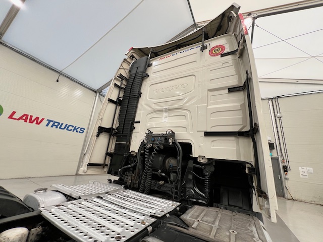 Volvo FH 460 6×2 Midlift Tractor Unit