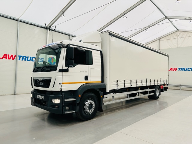 MAN TGM 18.250 Sleeper Cab Curtainsider