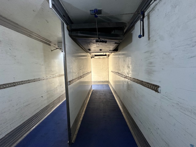 DAF CF 370 6×2 Sleeper Cab Fridge Box