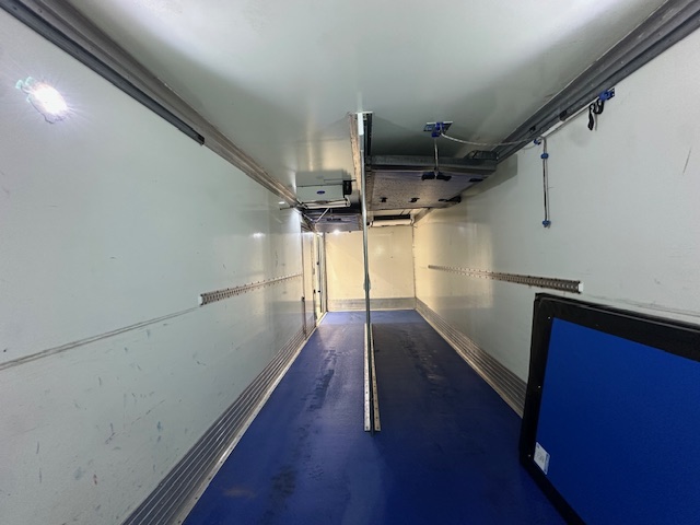DAF CF 370 6×2 Sleeper Cab Fridge Box