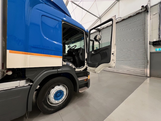 Scania P250 4×2 Sleeper Cab Fridge Box