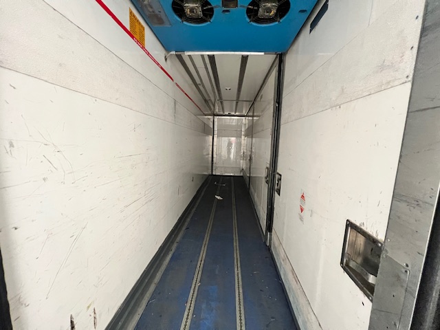 Mercedes Actros 2532 6×2 Rear Lift Day Cab Fridge Box