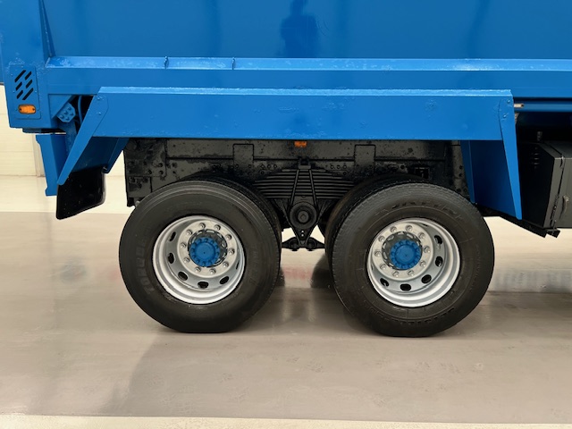Volvo FM 460 8×4 Steel Tipper Grab