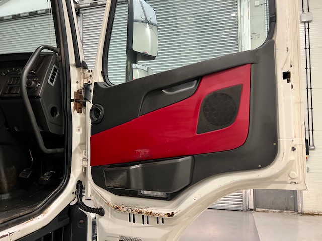 Volvo FMX 420 8×4 Day Cab Steel Tipper