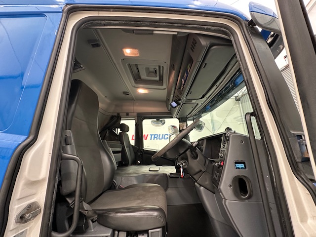 Scania P250 4×2 Sleeper Cab Fridge Box