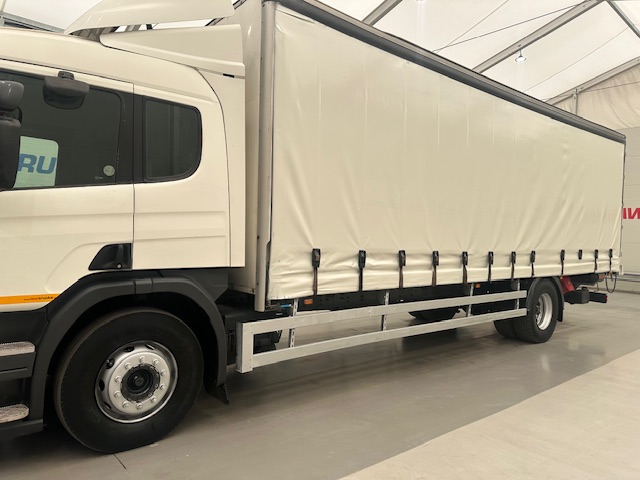 Scania P230 4×2 Sleeper Cab Curtainsider Manual