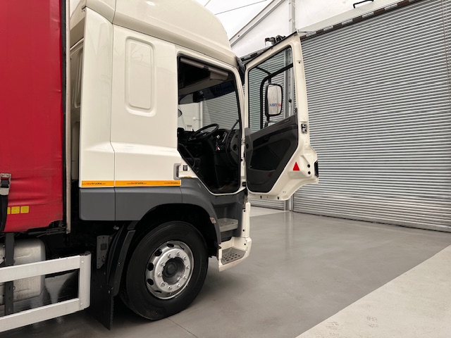 DAF CF 310 Sleeper Cab Curtainsider