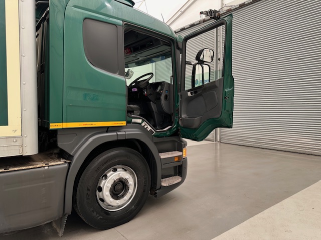 Scania P250 4×2 Sleeper Cab Box Van