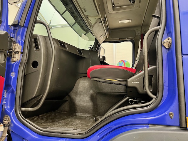 Volvo FM 410 8×4 Day Cab Steel Tipper