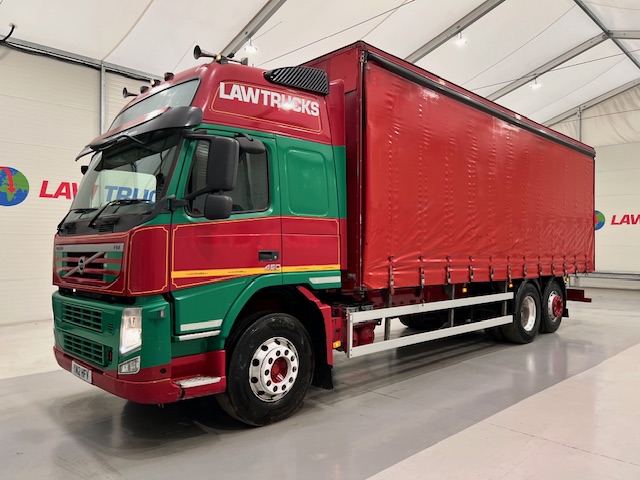 Volvo FM 450 6×2 Sleeper Cab Curtainsider