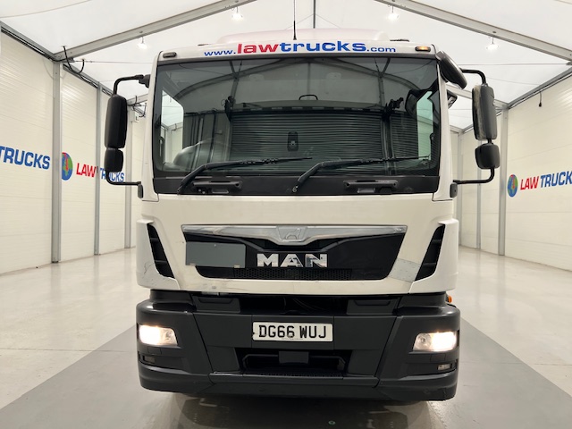 MAN TGM 18.250 4×2 Sleeper Cab Curtainsider