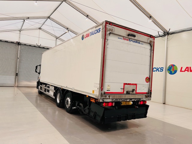Iveco Stralis 310 AT 6×2 Fridge Box
