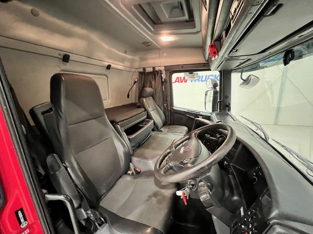 Scania P230 4×2 Sleeper Cab Curtainsider