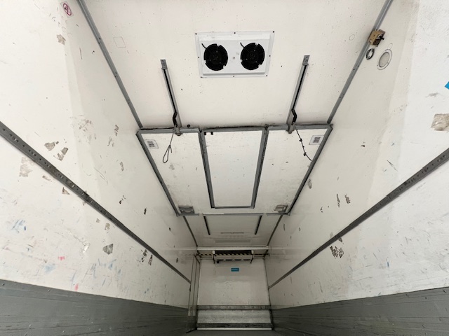 Mercedes Actros 1824 4×2 Sleeper Cab Fridge Box