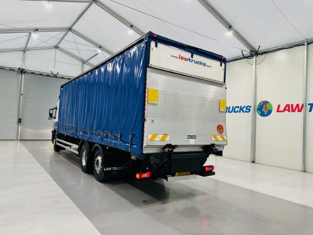 Volvo FM 300 6×2 Sleeper Cab Curtainsider